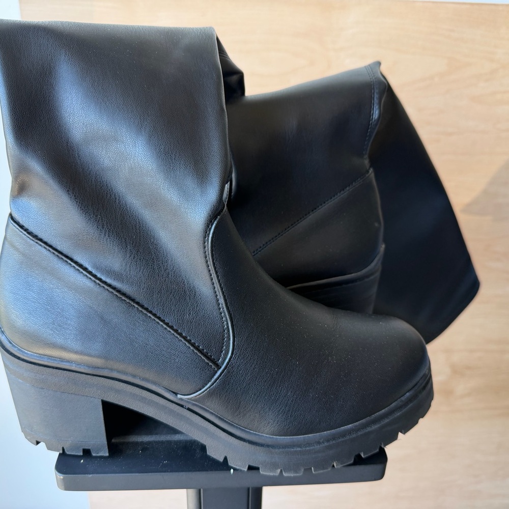 Women’s Black Chunky Heel Boots